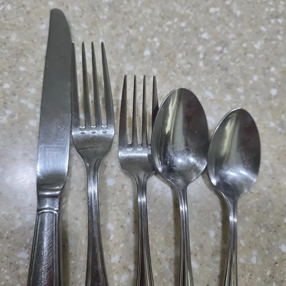 Reed & Barton 18/10 Stainless 5 Piece Flatware